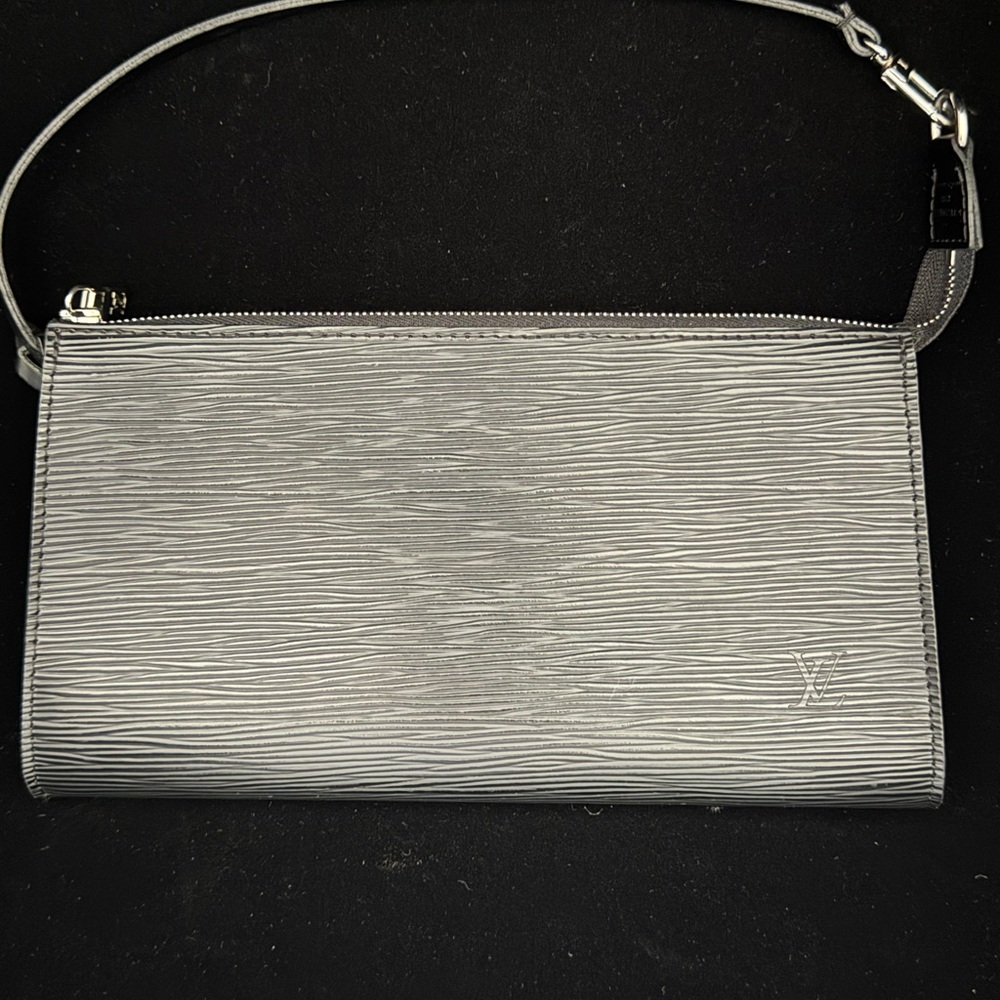 Louis Vuitton Black Epi Pochette - Picture 7 of 8